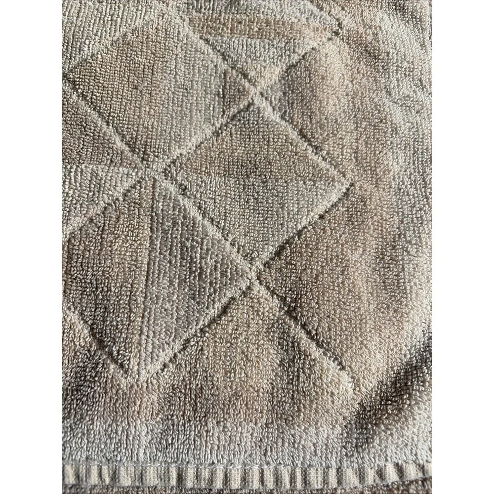 Vintage JC Penney Cannon Contemporary Quilt Bath Towel & Hand Towel Set.